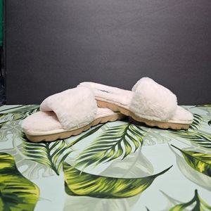 Laundry List Faux Fur Cozy Slippers NWOT